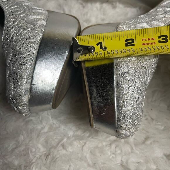 Coloriffics fabric white lace & silver iridescent silver platform heels SZ8.5 - Picture 8 of 11